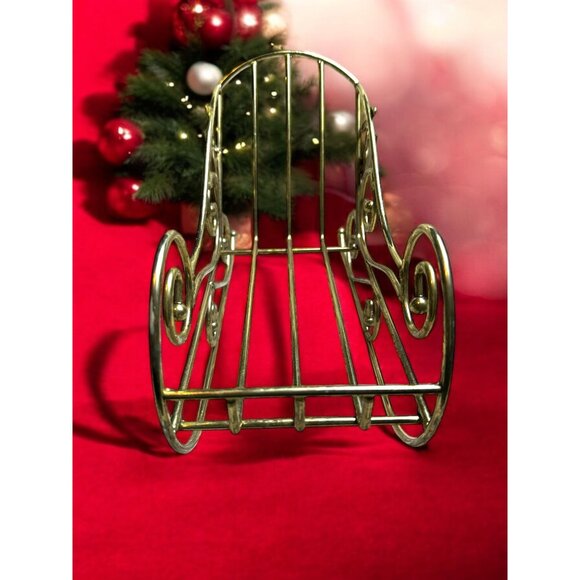 Gold Wire Sleigh Decoration For Holiday & Festive Displays - Picture 3 of 7